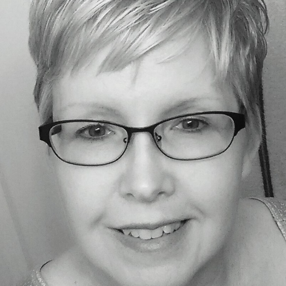 Meet your Posher, Lori - Picture 2 of 2